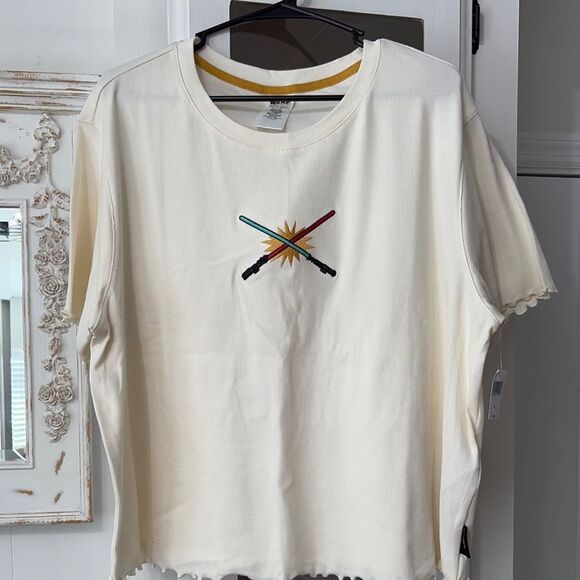 NWT Disney Star Wars Ribbed Cream Lightsaber Cropped Tee - Picture 1 of 6